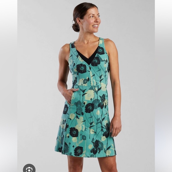 Title Nine Freelance Anemone Floral Dress - Picture 1 of 10